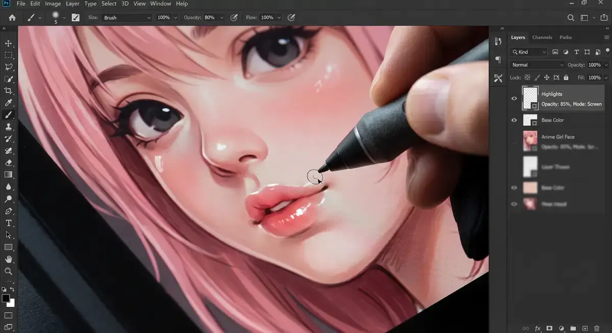 特写镜头,专业数位屏(如Wacom Cintiq)上正清晰显示着Photoshop的操作界面,压感笔正在精细刻画同人角色眼部的反光与皮肤高光细节