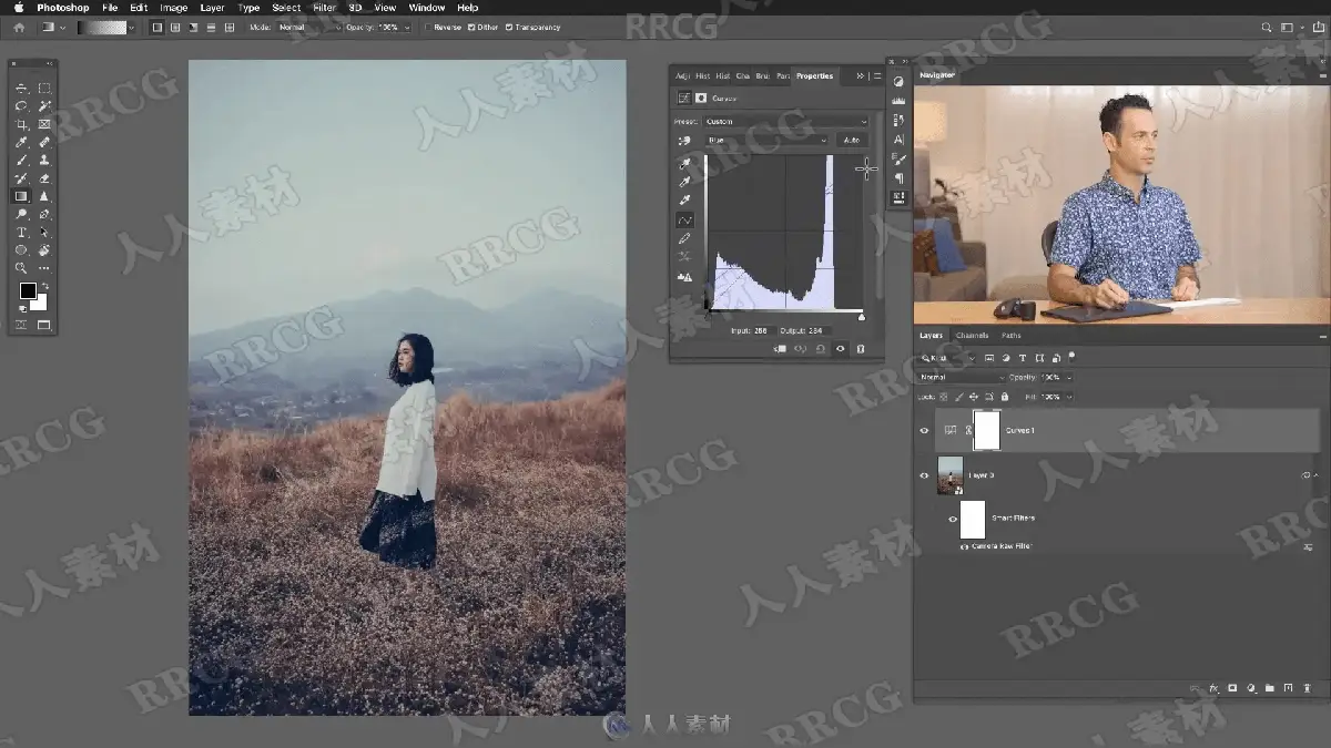 摄影师在专业显示器前使用Lightroom CC和Photoshop调整风光人像照片的柔和灯光与色彩平衡2