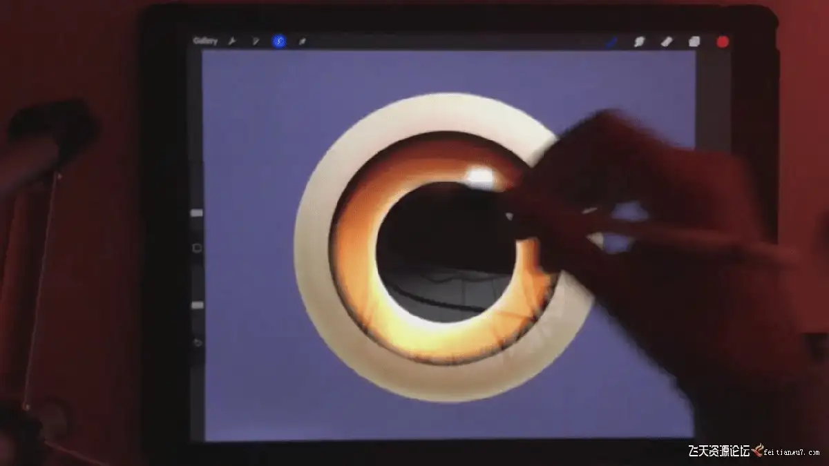 插画师在iPad Pro上使用Apple Pencil和Procreate软件，正在精细刻画一只极具光影真实感与虹膜细节的写实眼睛3