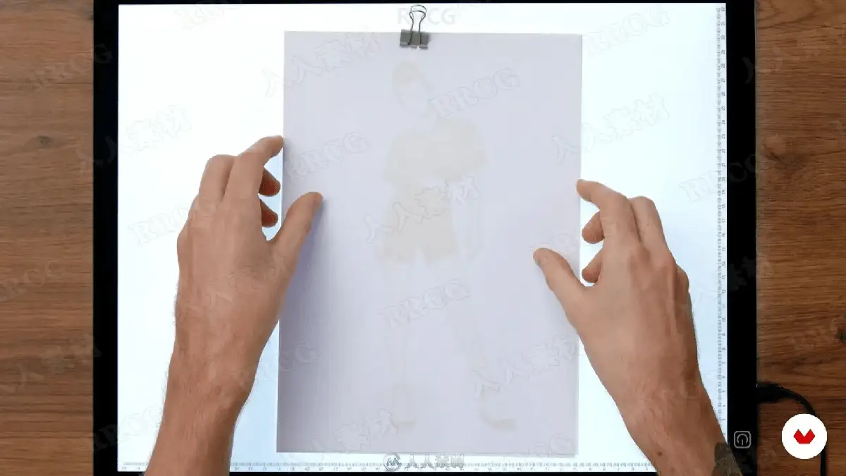资深原画插画师在光线柔和的个人工作室中，正使用 Wacom 新帝数位屏在 Photoshop 中精细刻画一位极具动感与张力的赛博朋克风女性角色，左侧副屏清晰显示着作为光影参考的真实摄影照片8