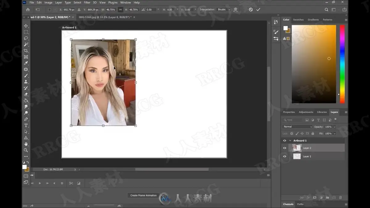 独立插画师在光线明亮的工作室内，正使用Wacom数位屏在Photoshop中对着左侧的真人参考照片，精细勾勒一张结构严谨的女性面部线稿3