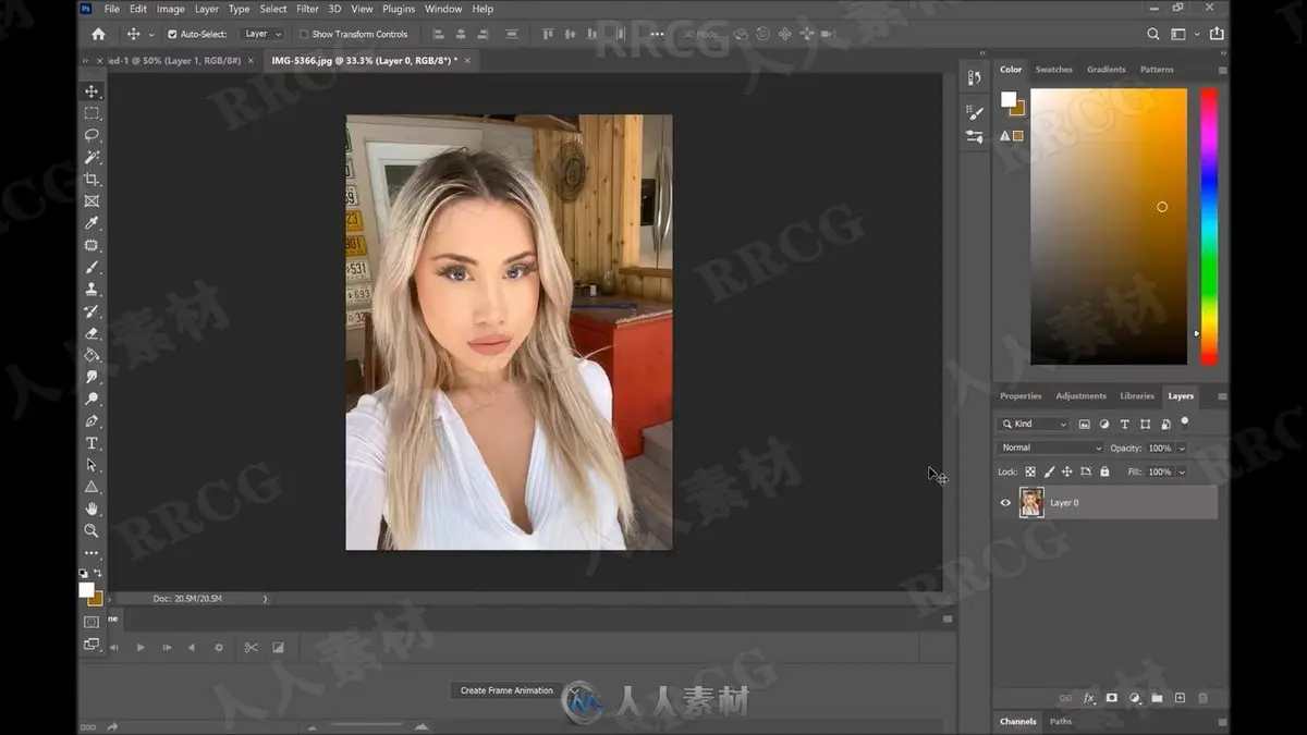 独立插画师在光线明亮的工作室内，正使用Wacom数位屏在Photoshop中对着左侧的真人参考照片，精细勾勒一张结构严谨的女性面部线稿2